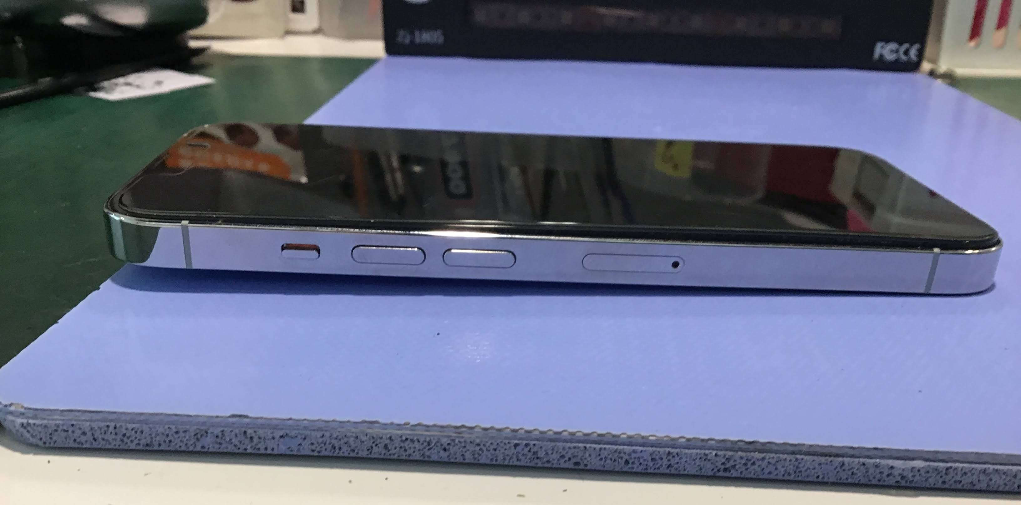 【iPhone13 Pro】膨張したバッテリーの交換を行いました｜スマホ修理工房 秋津店